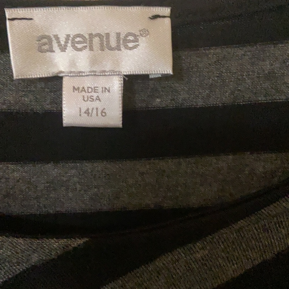 Avenue black and grey stripe floral top size 14/16 - Picture 2 of 6